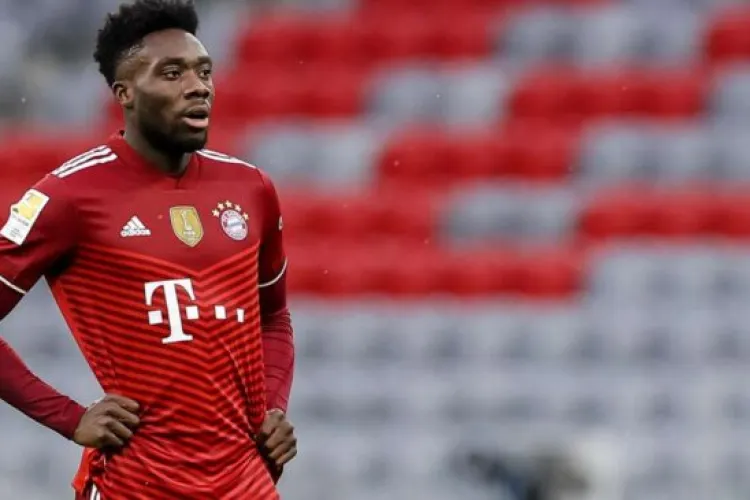 Fotbalist de la Bayern cu miocardită după ce a făcut COVID. Alphonso Davies are 21 de ani