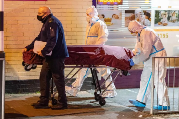 Caz șocant! Un bărbat din Irlanda și-a dus unchiul mort la oficiul poștal pentru bani