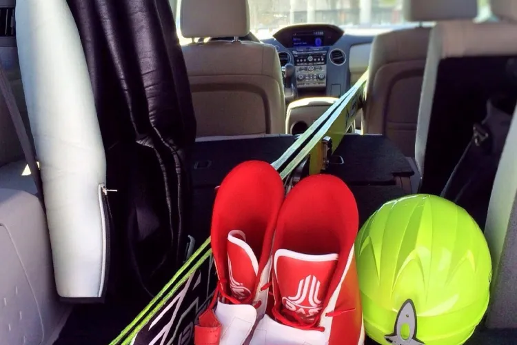 O clujeancă și-a recuperat schiurile, care i-au căzut de pe mașină în centrul orașului, după o postare pe Facebook