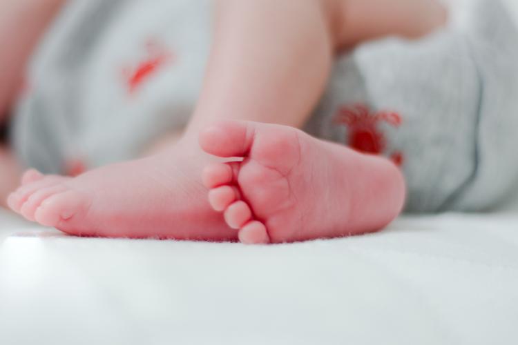 Tragedie cumplită la Botoșani! Un bebeluș de două luni și jumătate a murit de COVID