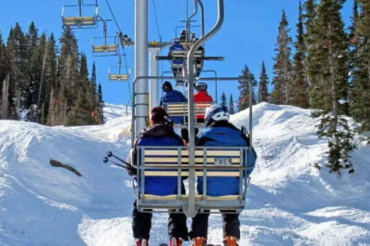 Un copil a căzut din telescaun, de la 5 metri, în Poiana Brașov