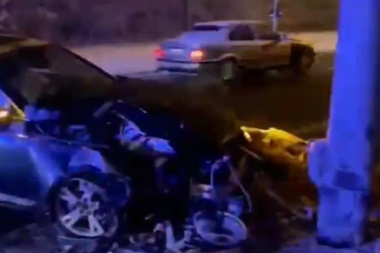 Mașini derapate pe Valea Chintăului: Primăria doarme! / Replica unui șofer: E așa greu sa cureți trotuarul/șanțul din fața casei tale?   