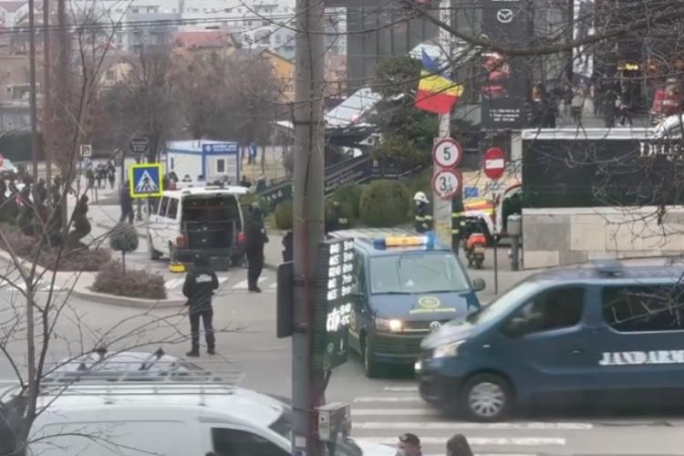 Alerta cu bombă de la Iulius Mall Cluj s-a terminat fără probleme - VIDEO
