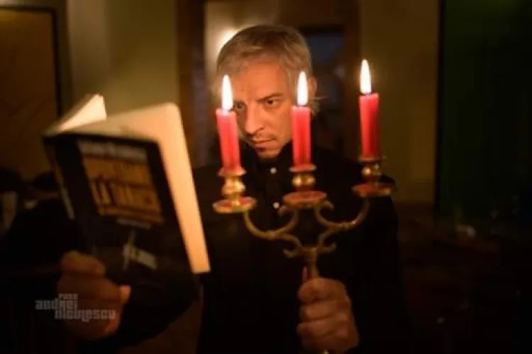 Un client a furat un sfeșnic dintr-un local cunoscut al Clujului: Adu-l pe furiș și pune-l la loc - FOTO