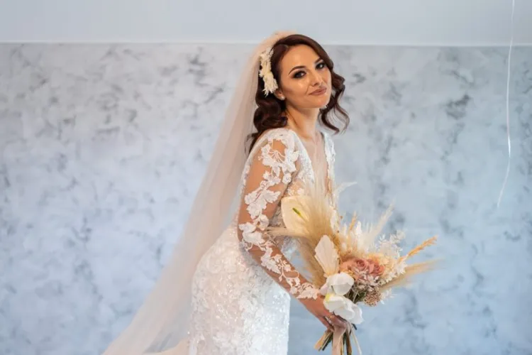 Tragedie! Ea e polițista care s-a împuşcat în baia gării. Adela era căsătorită de câteva luni