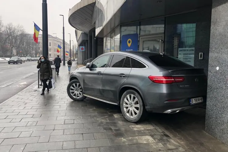 Parcarea anului la Cluj! Și-a pus ”tancul” ca un Boss pe Barițiu - FOTO