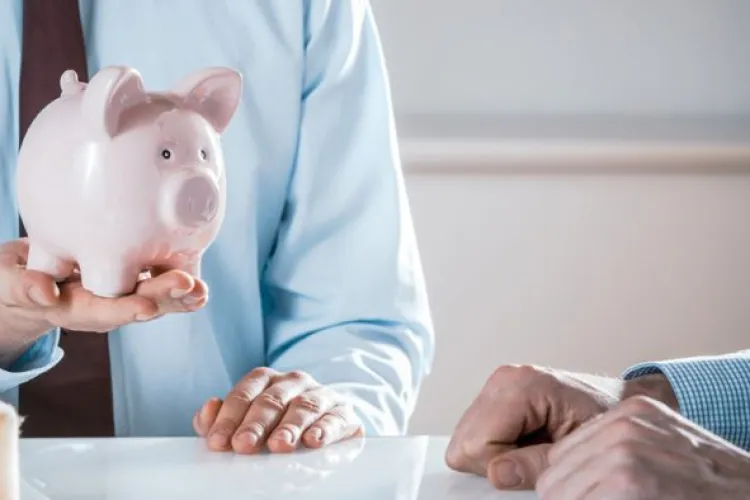 Majorarea salariului minim a depășit creșterea prețurilor, dar tot suntem codașii Europei. România a ajuns la o nouă etapă de dezvoltare?!