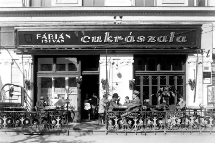 Cofetăria Fabian sau Cofetăria Verde de pe Memorandumului, un secol amintiri. Așa prăjituri nu se mai fac - FOTO   