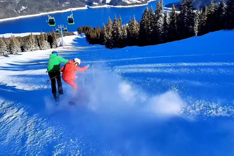 Schioare spulberată de un vitezoman inconștient pe o pârtie din România. Avem nevoie de Codul Schiorilor - VIDEO