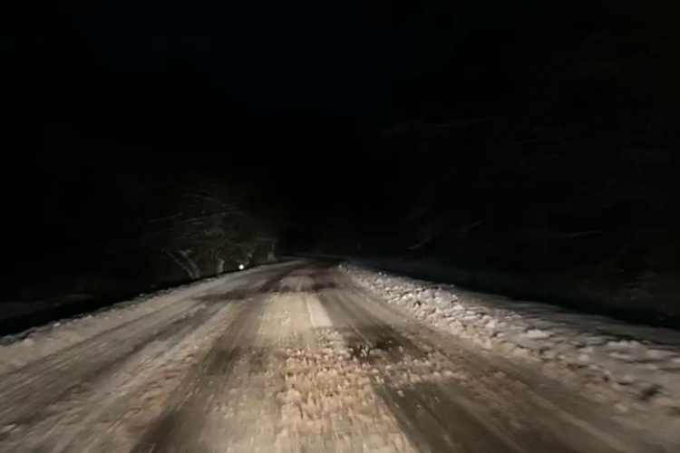 Drumul Cluj - Zalău era necurățat luni seara: Oare unde ajung banii? - VIDEO