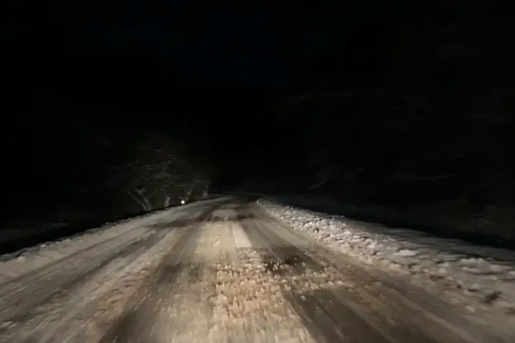 Drumul Cluj - Zalău era necurățat luni seara: Oare unde ajung banii? - VIDEO