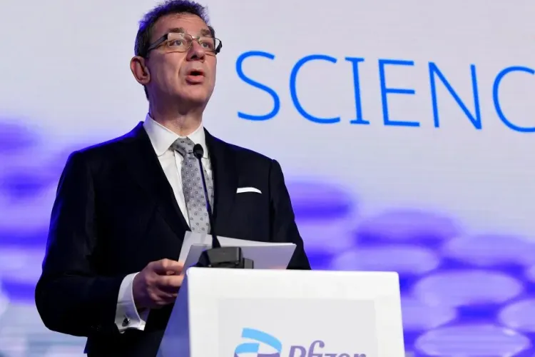 Directorul Pfizer: „Un vaccin anual anti-COVID este preferabil în locul dozelor booster frecvente”