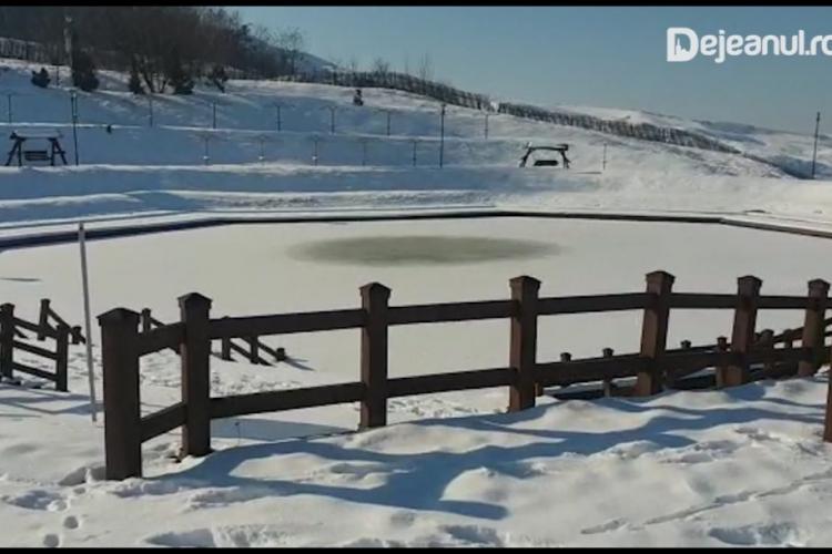 La Dej a înghețat apa sărată din Lacul Toroc - VIDEO