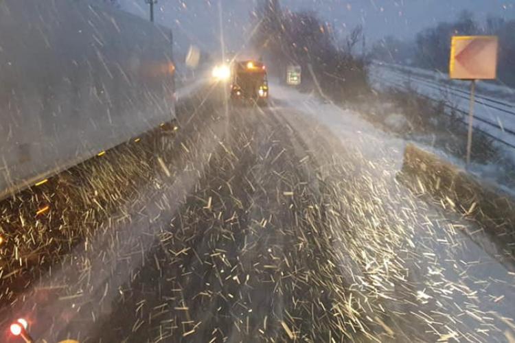 Haos pe DN1, Huedin - Oradea! De vină este un vânt de 100 de km/h: Zăpada este suflată pe asfalt - FOTO   