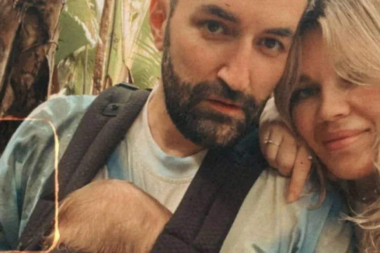 Fetița lui Smiley și a Ginei Pistol, primii pași pe nisipul din Seychelles. Artistul, cât se poate de emoționat - FOTO