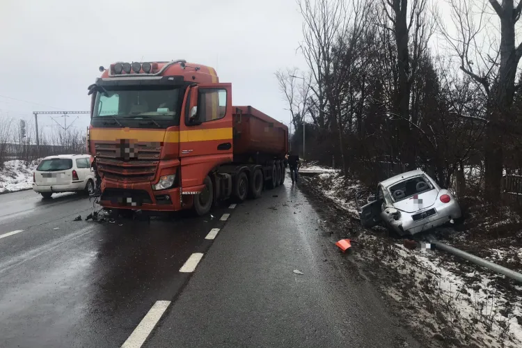 Accident grav la Jucu! VW Beetle accidentat serios de un șofer din Gherla - FOTO