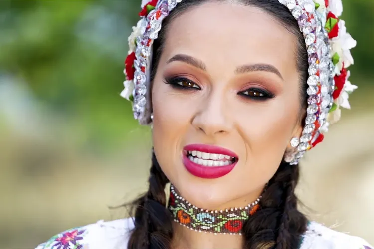 Poze incendiare cu Vlăduța Lupău, artista momentului. Mihai Morar o compară cu Rihanna - FOTO