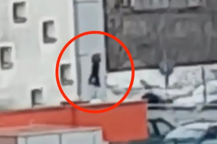 Fetiță filmată când dansa pe copertina grădiniței din Florești - VIDEO