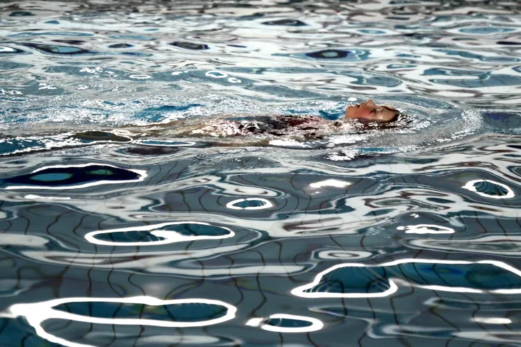 O fetiță de cinci ani s-a intoxicat cu clor în piscina hotelului