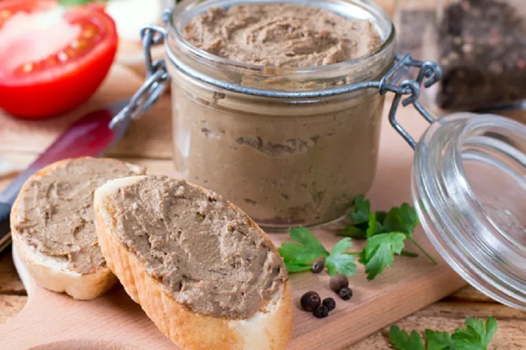 Descoperire alarmantă. Ce au găsit cercetătorii în conservele de paté cu ficat de porc din România