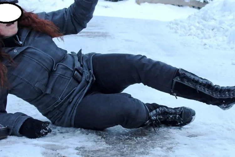 O clujeancă a ajuns la spital după o căzătură în fața magazinului Profi Mărăști: „Uitați efectele indolenței angajaților”