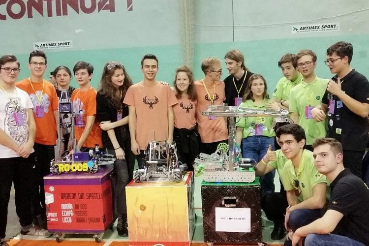 Roboți creați de elevii din Cluj, prezentați, în weekend, la Iulius Mall Cluj - FOTO