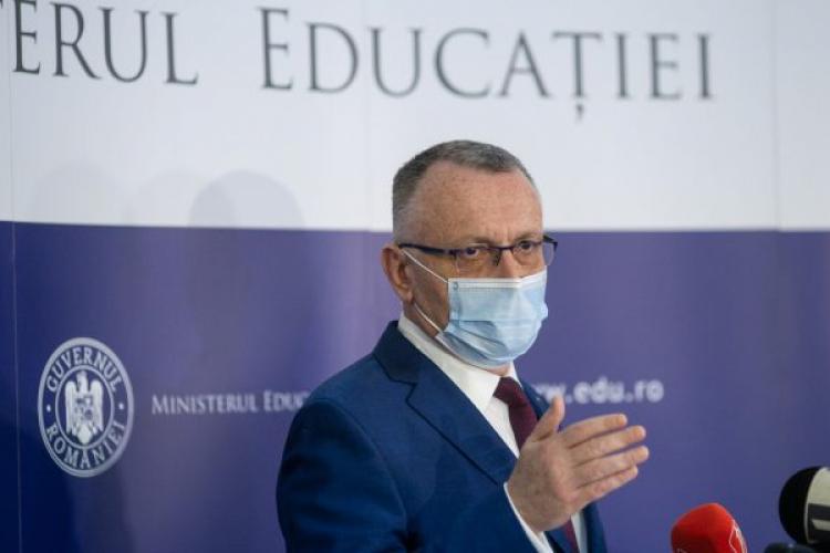 Trec școlile din Cluj în online? Ce spune ministrul Educației