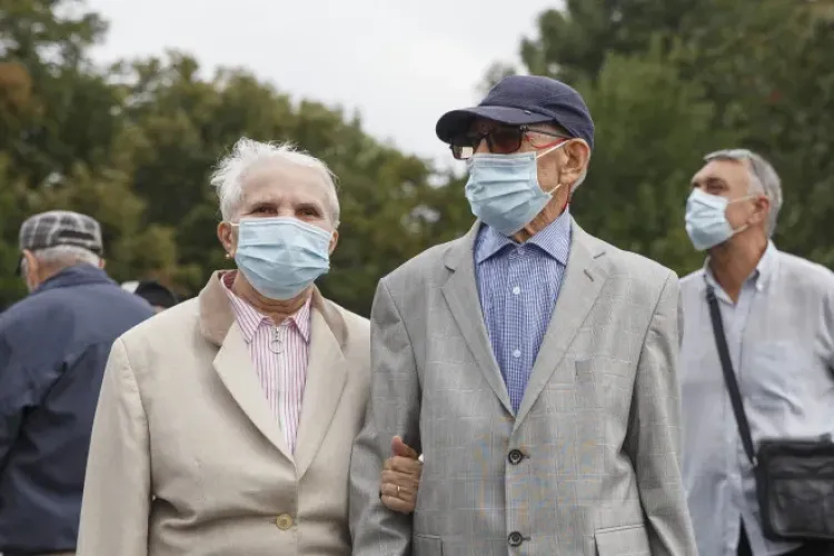 Speranța de viață a scăzut cu 1,4 ani. Un român mai trăiește 6 ani după pensionare, dar guvernanții vor să ne pensionăm la 70 de ani