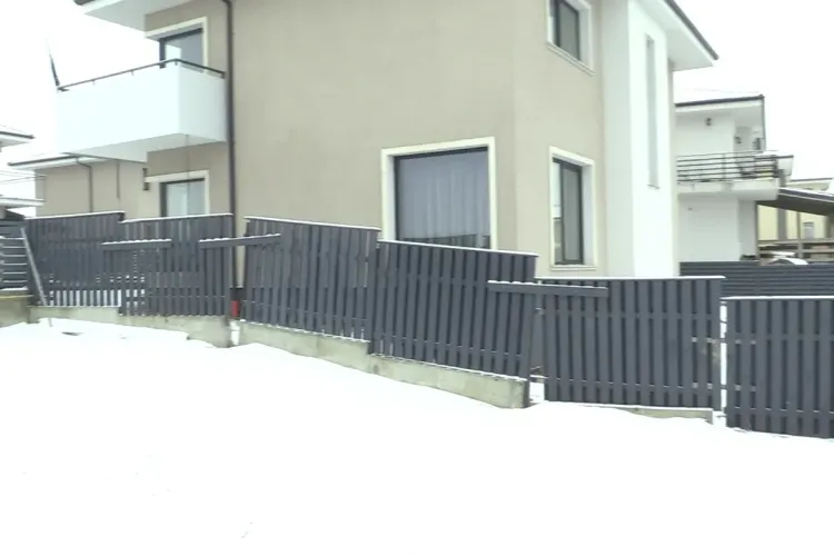 Bătaie de joc cu casele din Dezmir! Atrași cu prețuri mici, terenul de sub vilele de VIS se surpă: Mai luăm un credit și ne mutăm - VIDEO