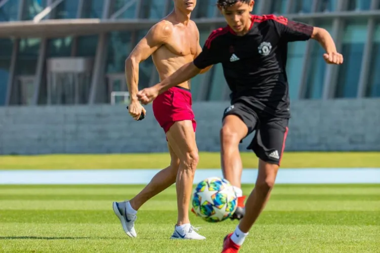 Ronaldo refuză să îi cumpere băiatului telefon mobil, deși este cel mai bogat fotbalist