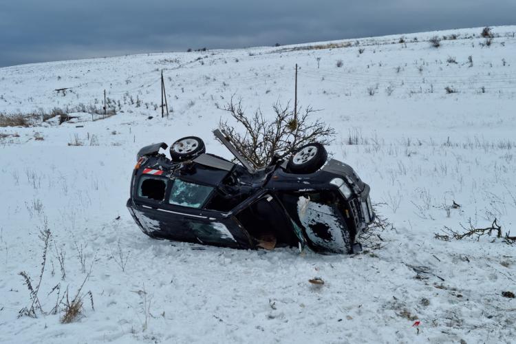 Mașină făcută PRAF la Cluj! S-a răsturnat de câteva ori - FOTO