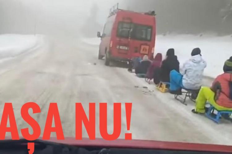 Distracție periculoasă pe drumuri înzăpezite! Gestul inconștient al unui șofer a fost pedepsit de Poliția Română - VIDEO