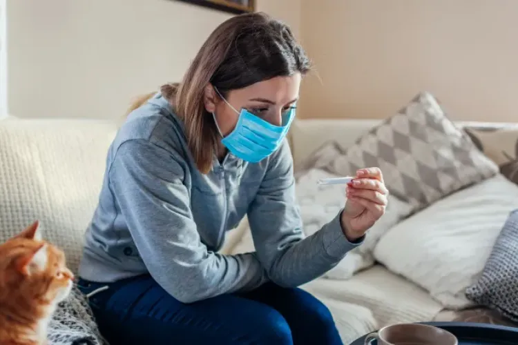 S-a scurtat perioada de izolare pentru bolnavii COVID. Cât trebuie să stai acasă dacă te infectezi 