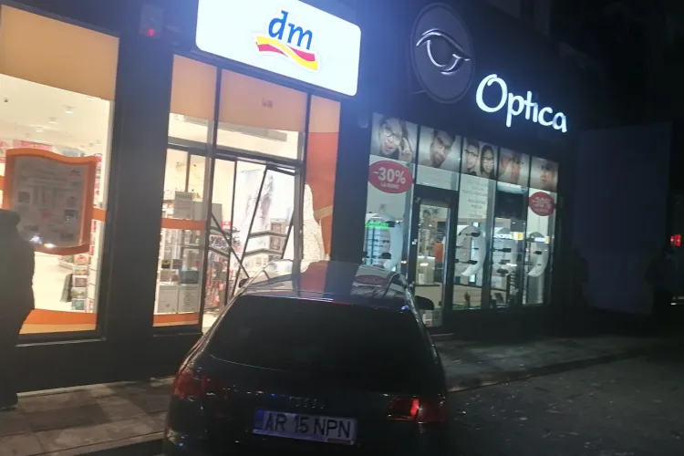 Accident în Florești! Un șofer australian a lovit un pieton și a intrat în drogeria DM - FOTO