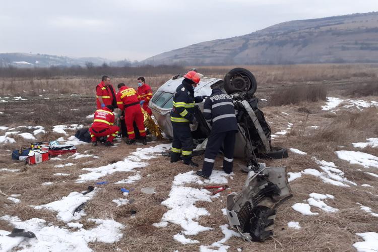 Accident cu victime în județul Cluj. O mașină s-a răsturnat în satul Viștea 