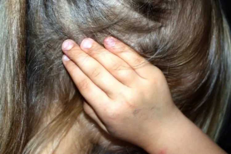 Crimă înfiorătoare. O tânără mamă și-a ucis fetița de trei ani pentru că „așa i-a spus un desen animat”