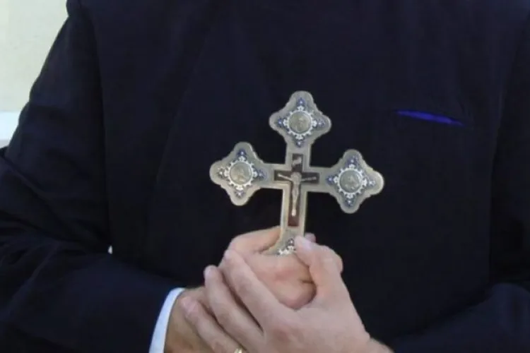 Premieră în România! O femeie a fost condamnată pentru hărțuirea online a unui preot