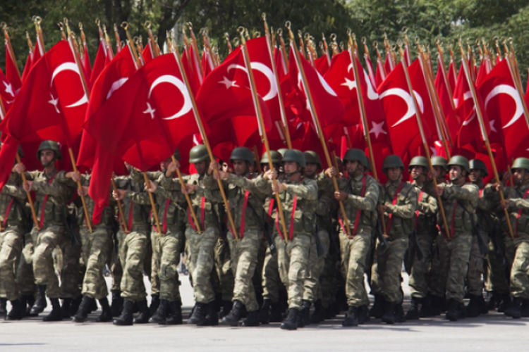În Turcia nu poți să fii și soldat și gay. Armata Turciei exclude persoanele gay din stagiul militar obligatoriu