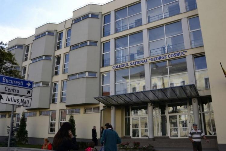 Cluj: Profesorul de desen de la Liceul ”George Coșbuc”, acuzat de părinți de bullying, a amenințat că se sinucide