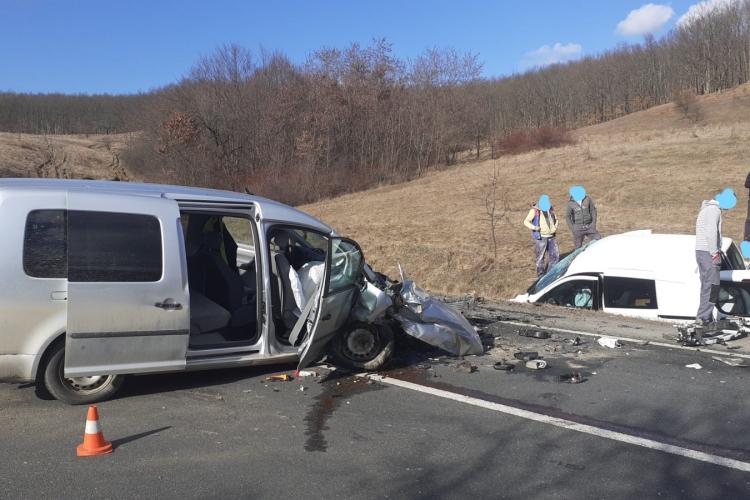 Accident la granița dintre Cluj și Sălaj! Două persoane sunt rănite - FOTO