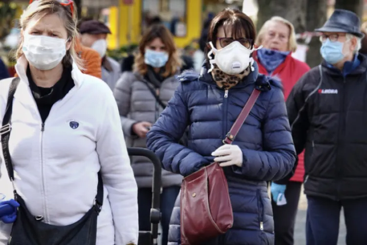 CCR, decizie de ultimă oră! Obligativitatea purtării măștii de protecție în aer liber este neconstituțională