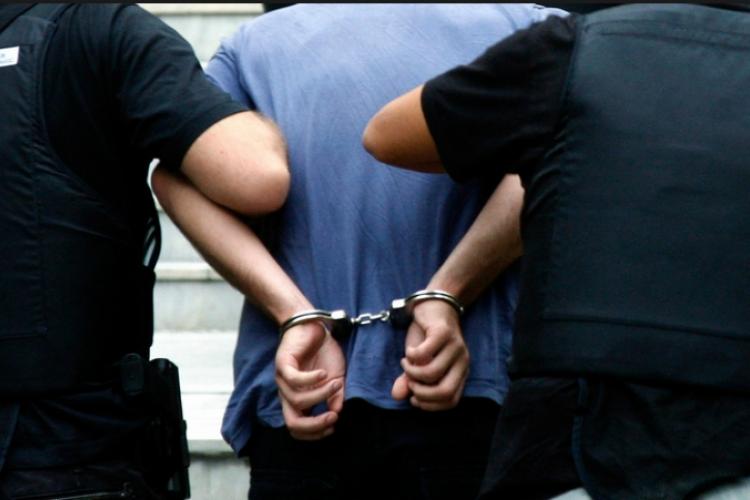 Din ciclul: ce mai fură clujenii! Un bărbat din Câmpia Turzii a fost arestat după ce a furat o... motocoasă  