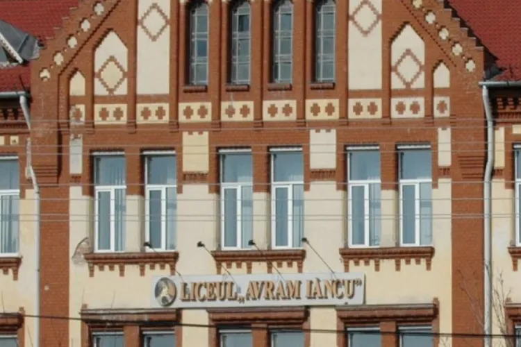 Sute de cărți au fost donate de elevii Liceului Avram Iancu Cluj-Napoca cu ocazia Zilei Naționale a Lecturii