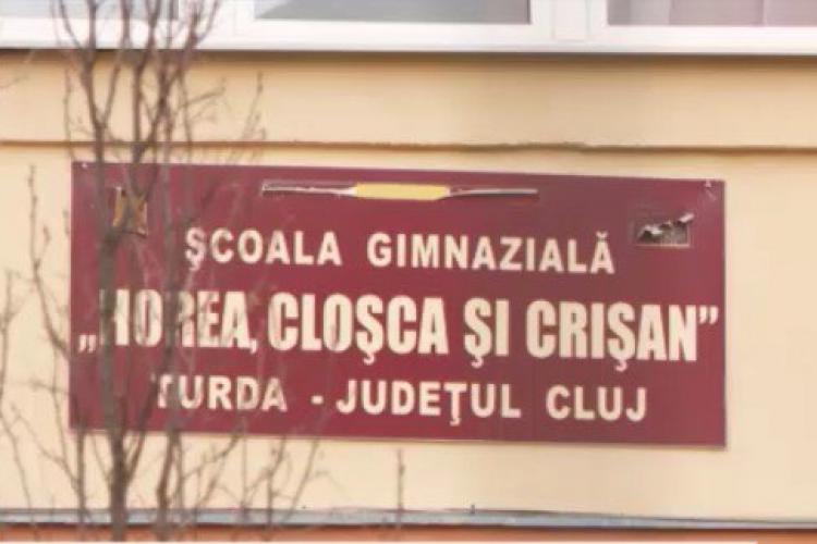 Mama copilului din Cluj, agresat de profesorul de matematică caută o altă școală pentru băiat: „E foarte rușinos ce se întâmplă”