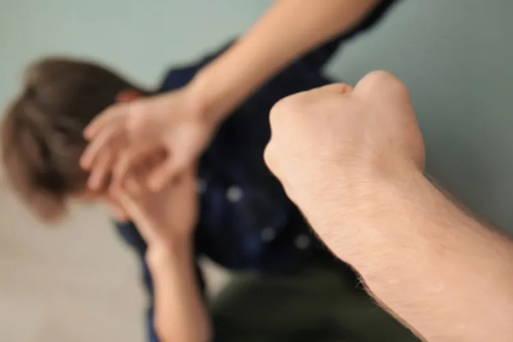 Un nou caz de violență într-o școală din județul Cluj. Mama elevului vrea să depună o plângere penală