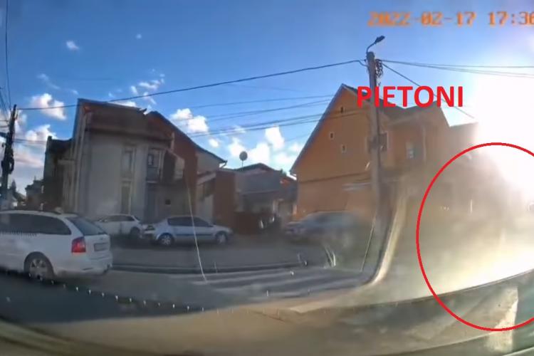 Motocicliștii din Cluj cer atenție la traversare: ”În filmare se vede cât de ascuns poate sa fie un pieton chiar și pe trecerea de pietoni” - VIDEO