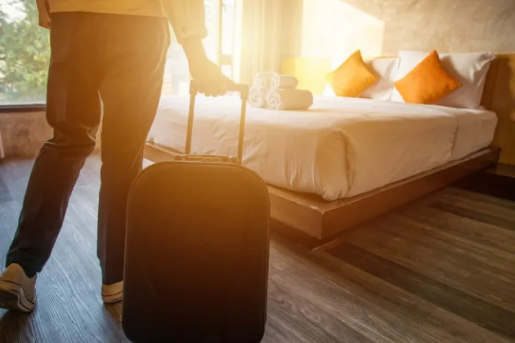 60 de polițiști din Cluj, cercetați pentru că au furat cu NERUȘINARE banii de pe voucherele de vacanță