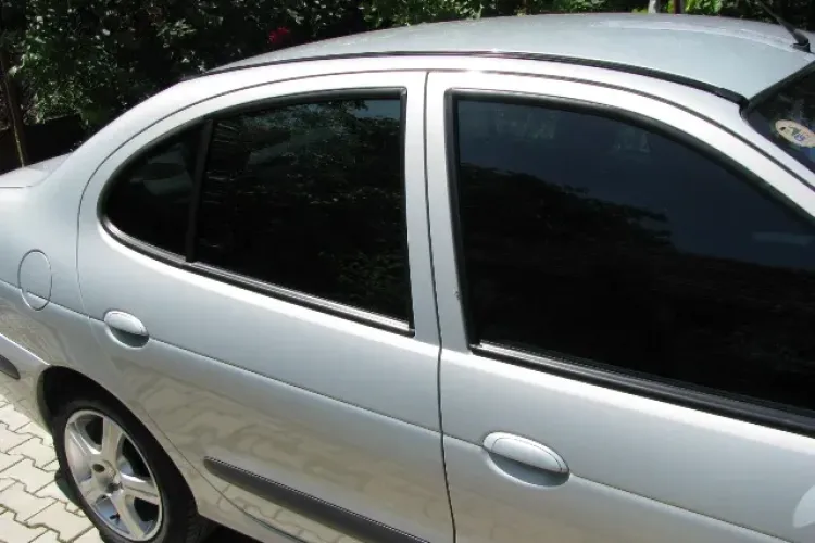 Decizie de ultimă oră adoptată de Parlament. Taxiurile vor putea circula și cu geamuri fumurii 