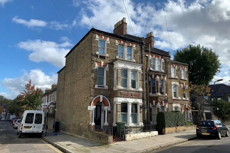 Rivala garsonierei de 11 mp din Cluj. O garsonieră de 7 mp din Londra, la un preț de „doar” 60.000 de euro - FOTO