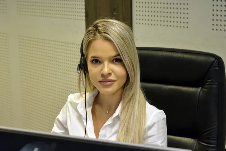 Povestea Ioanei, una dintre vocile de la STS Cluj, care răspunde la 112: La necaz nu e nimeni, decât noi! 